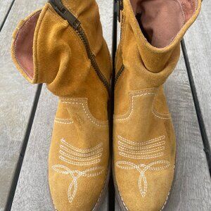 Sundance Etta Western Slouch Booties - Mustard color, Size 40 (9), LIke New!